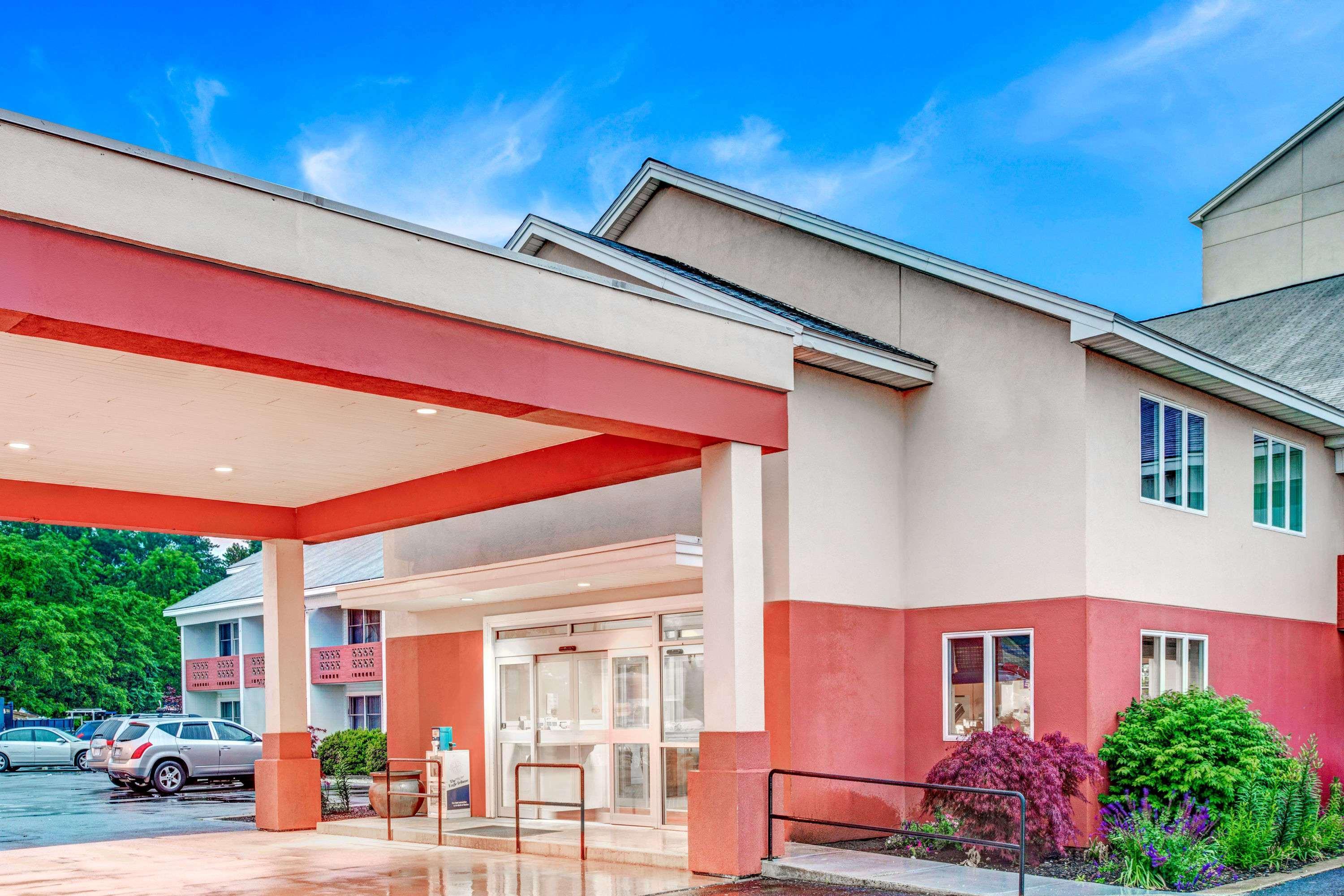 Days Hotel By Wyndham Methuen Ma Conference Center Exterior foto